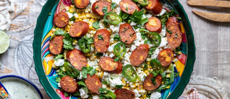 Salade de maïs de rue mexicaine avec Jalapeño et Cheddar Smokies