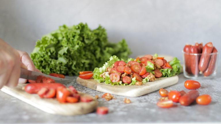 Collations protéinées faciles avec des bouchées de pepperoni